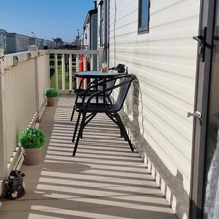 Lovely Caravan At Ingoldmells Just Behind Sealands Appartement Buitenkant foto