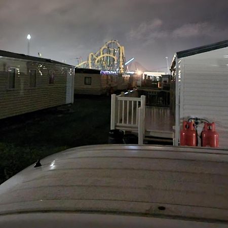 Lovely Caravan At Ingoldmells Just Behind Sealands Appartement Buitenkant foto