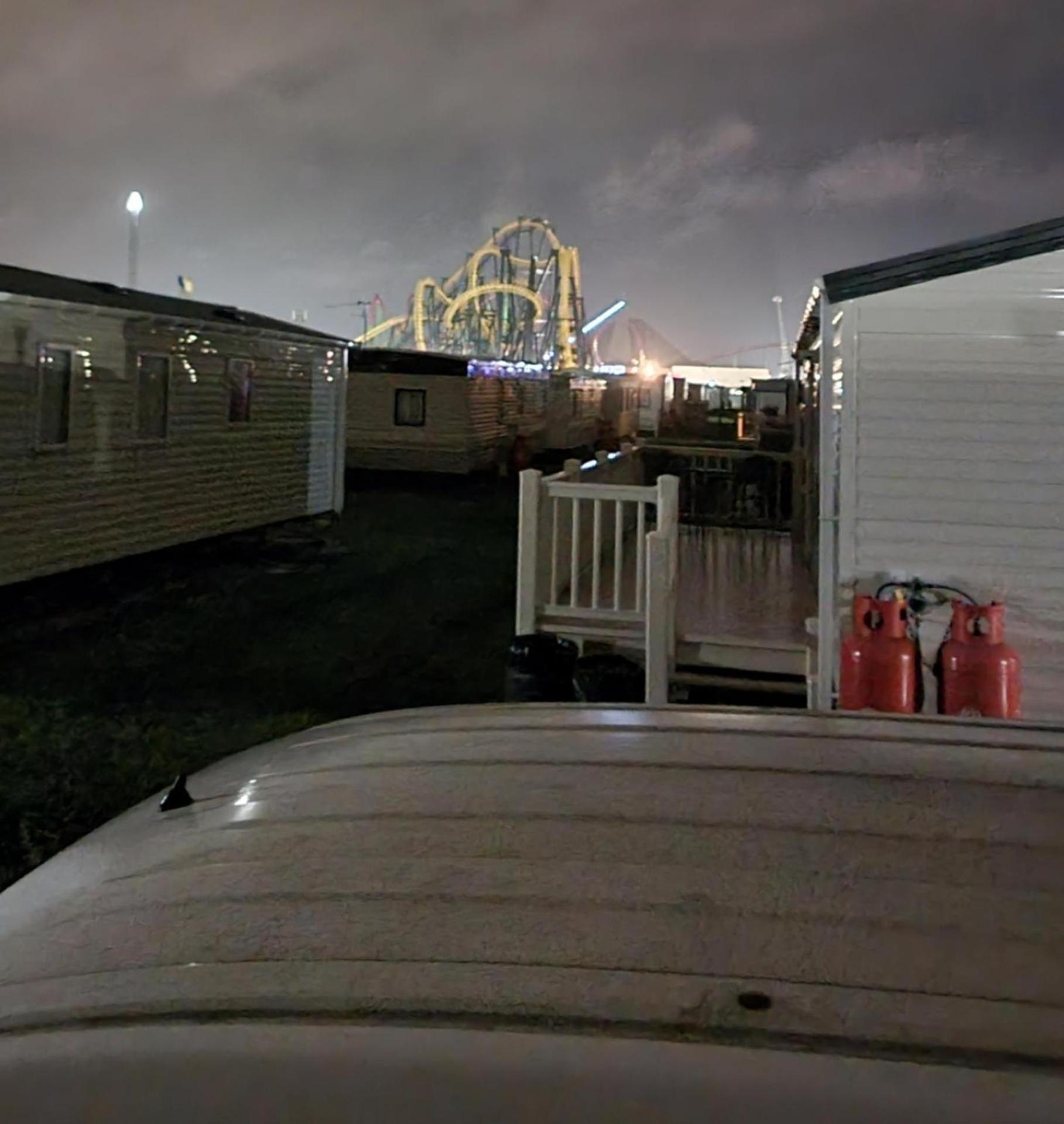 Lovely Caravan At Ingoldmells Just Behind Sealands Appartement Buitenkant foto